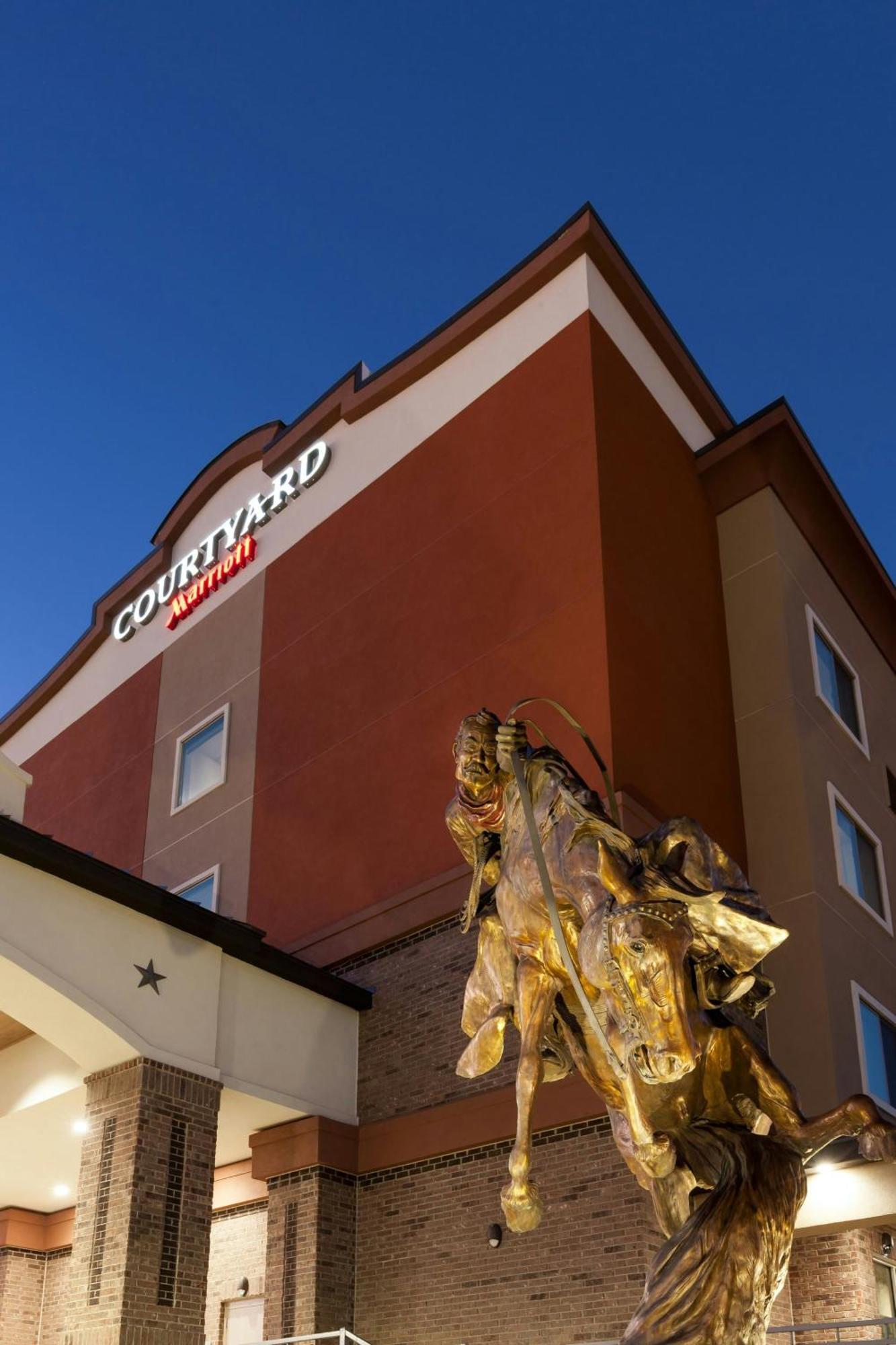 Courtyard By Marriott Fort Worth Historic Stockyards Exterior photo