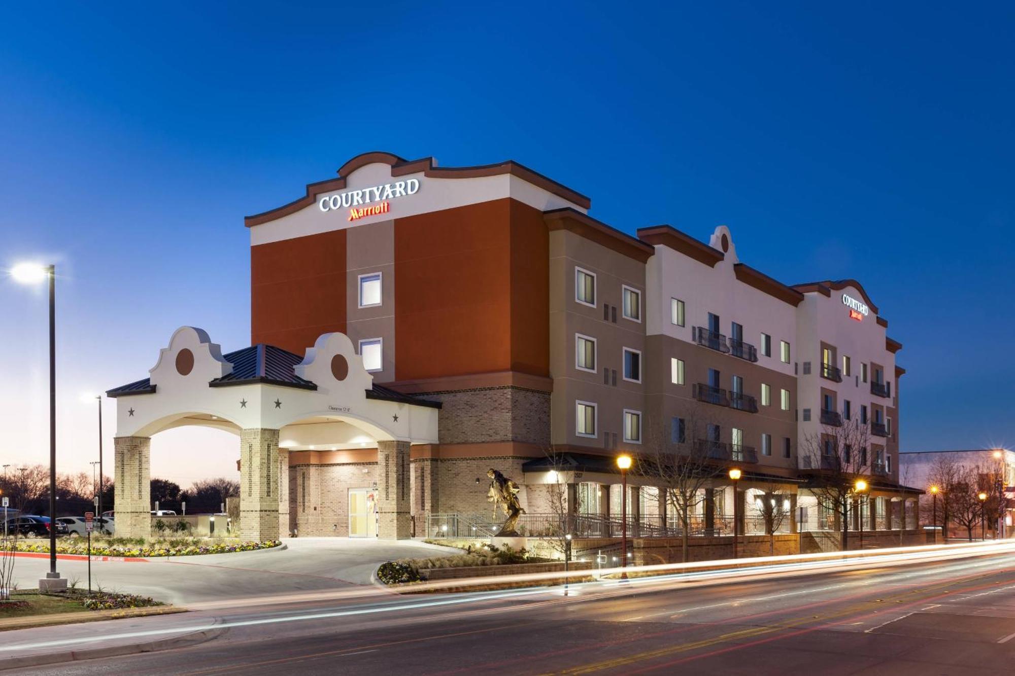 Courtyard By Marriott Fort Worth Historic Stockyards Exterior photo